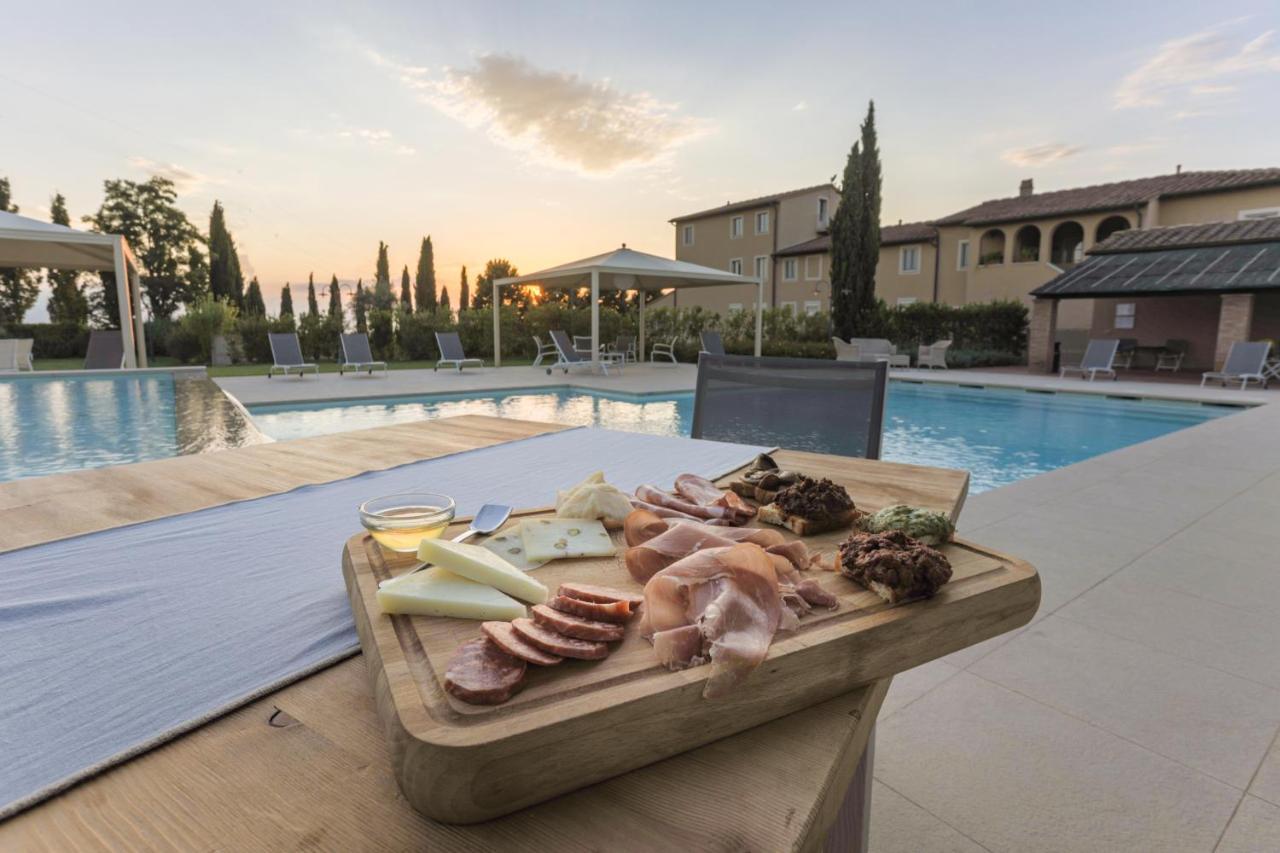 Resort Casale Le Torri Ponsacco Zewnętrze zdjęcie