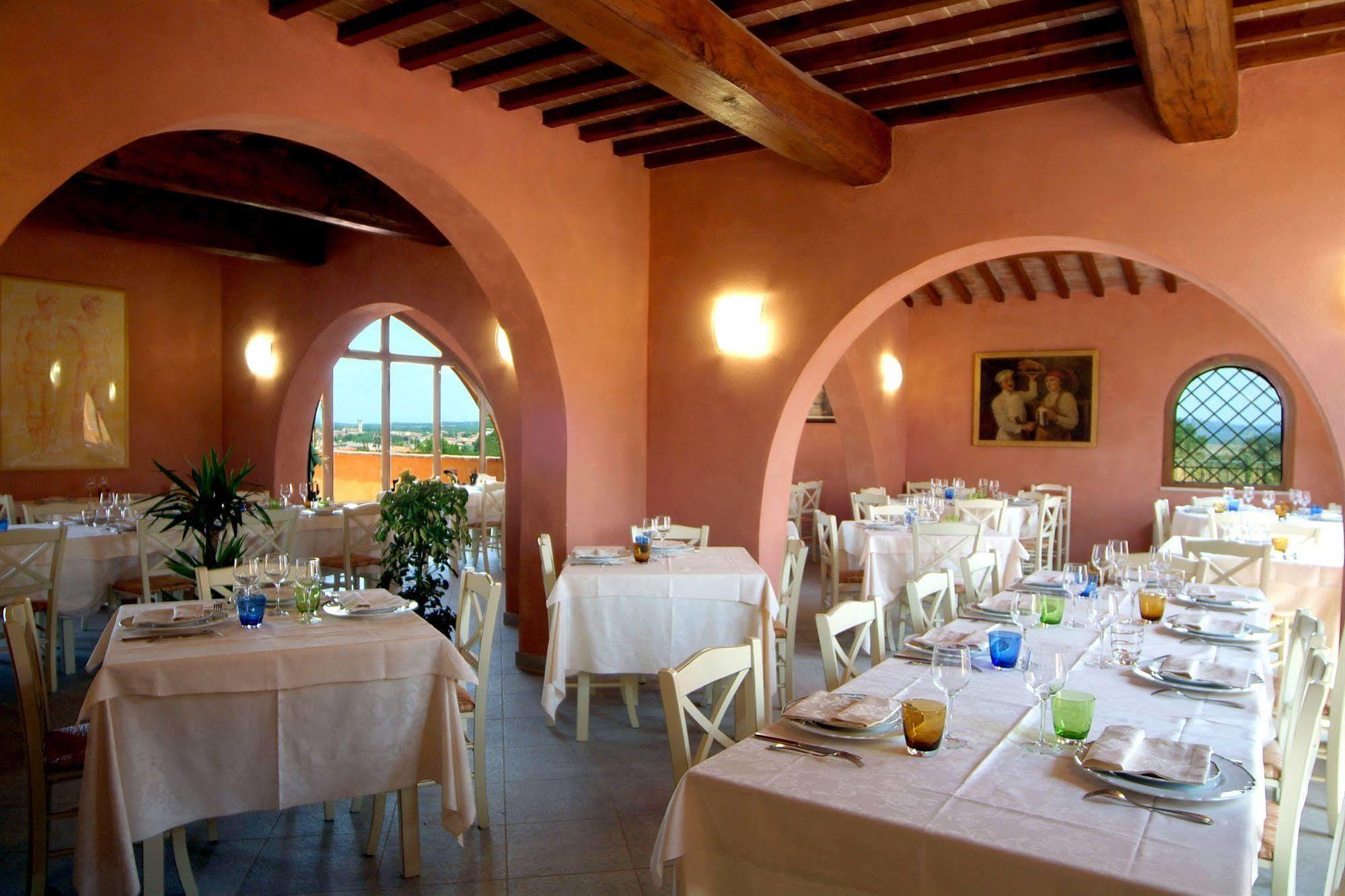 Resort Casale Le Torri Ponsacco Zewnętrze zdjęcie