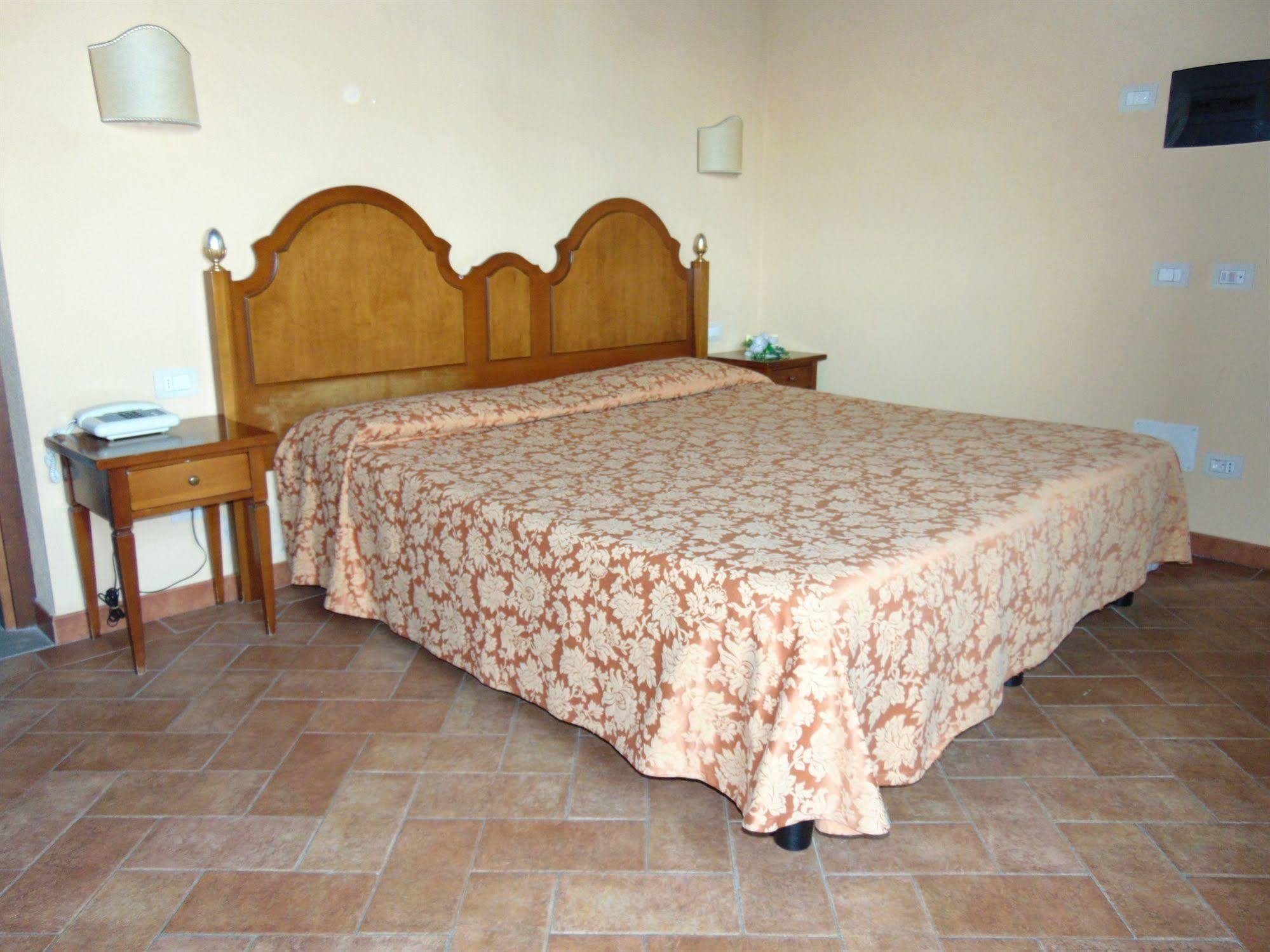 Resort Casale Le Torri Ponsacco Zewnętrze zdjęcie