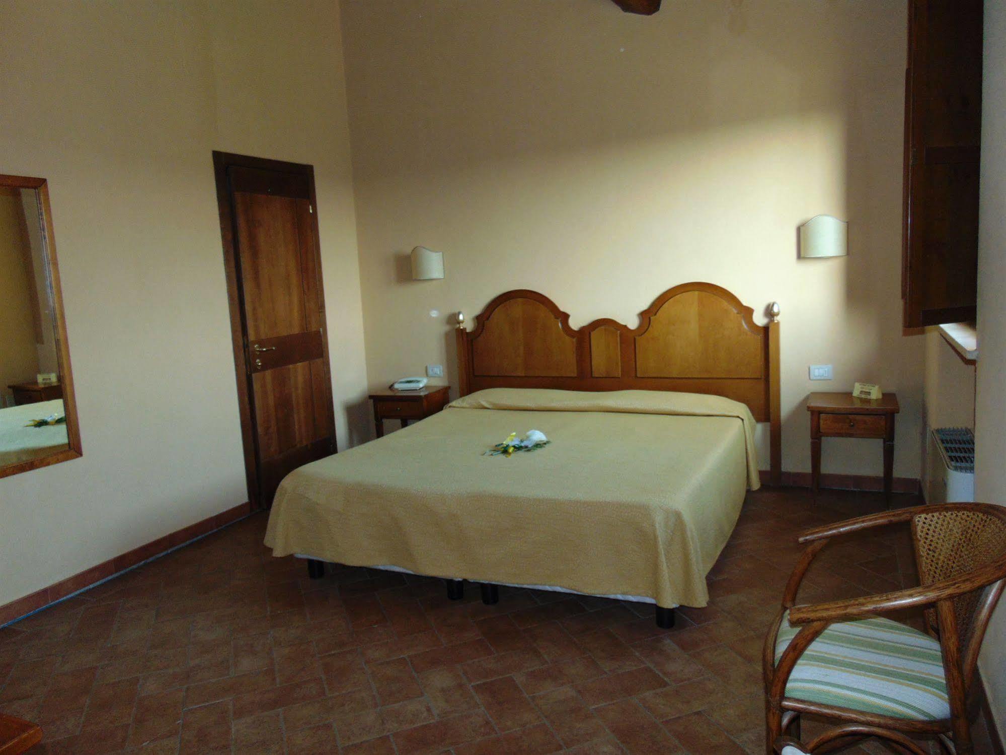 Resort Casale Le Torri Ponsacco Zewnętrze zdjęcie